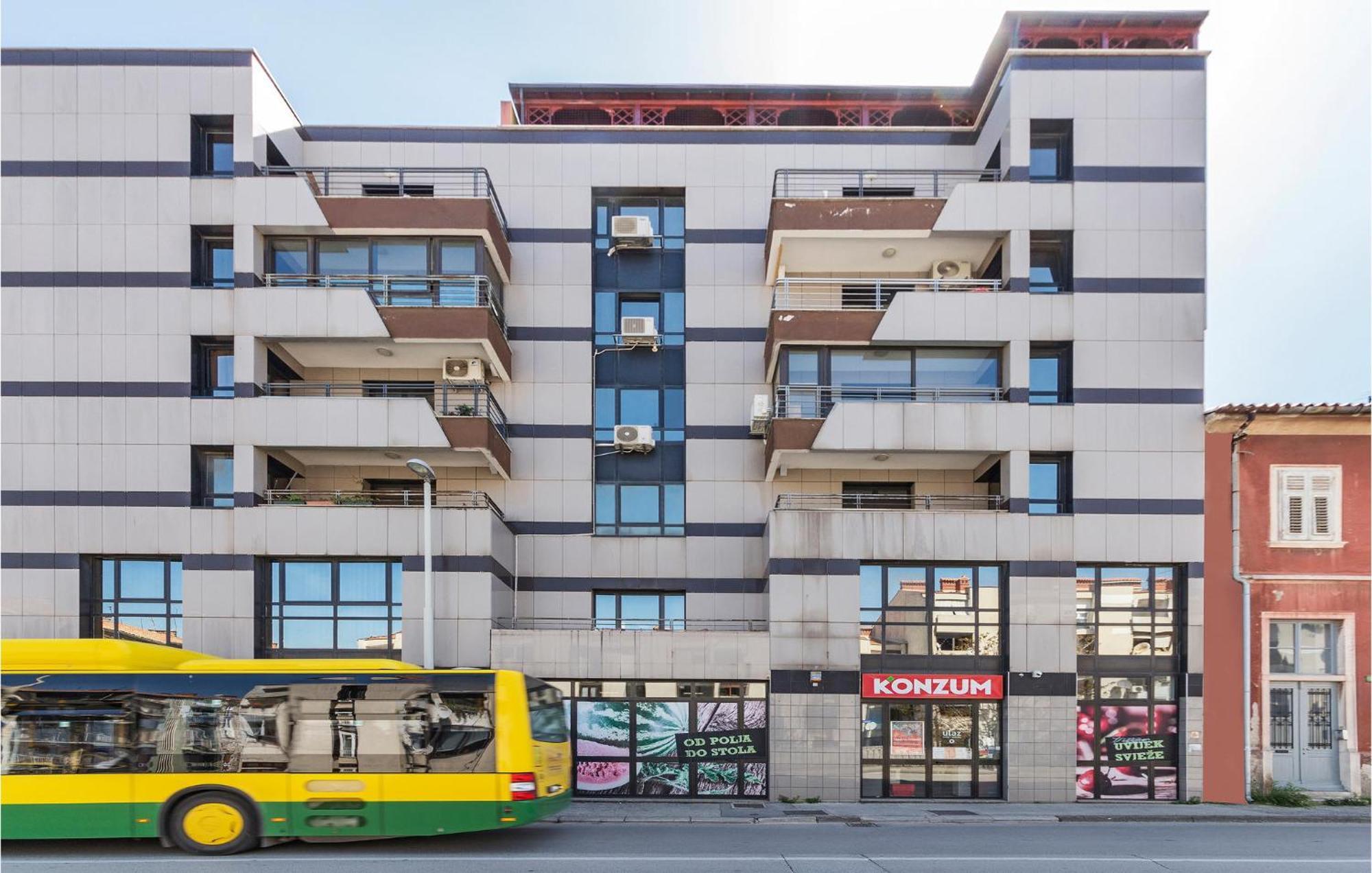1 Bedroom Beautiful In * Pula