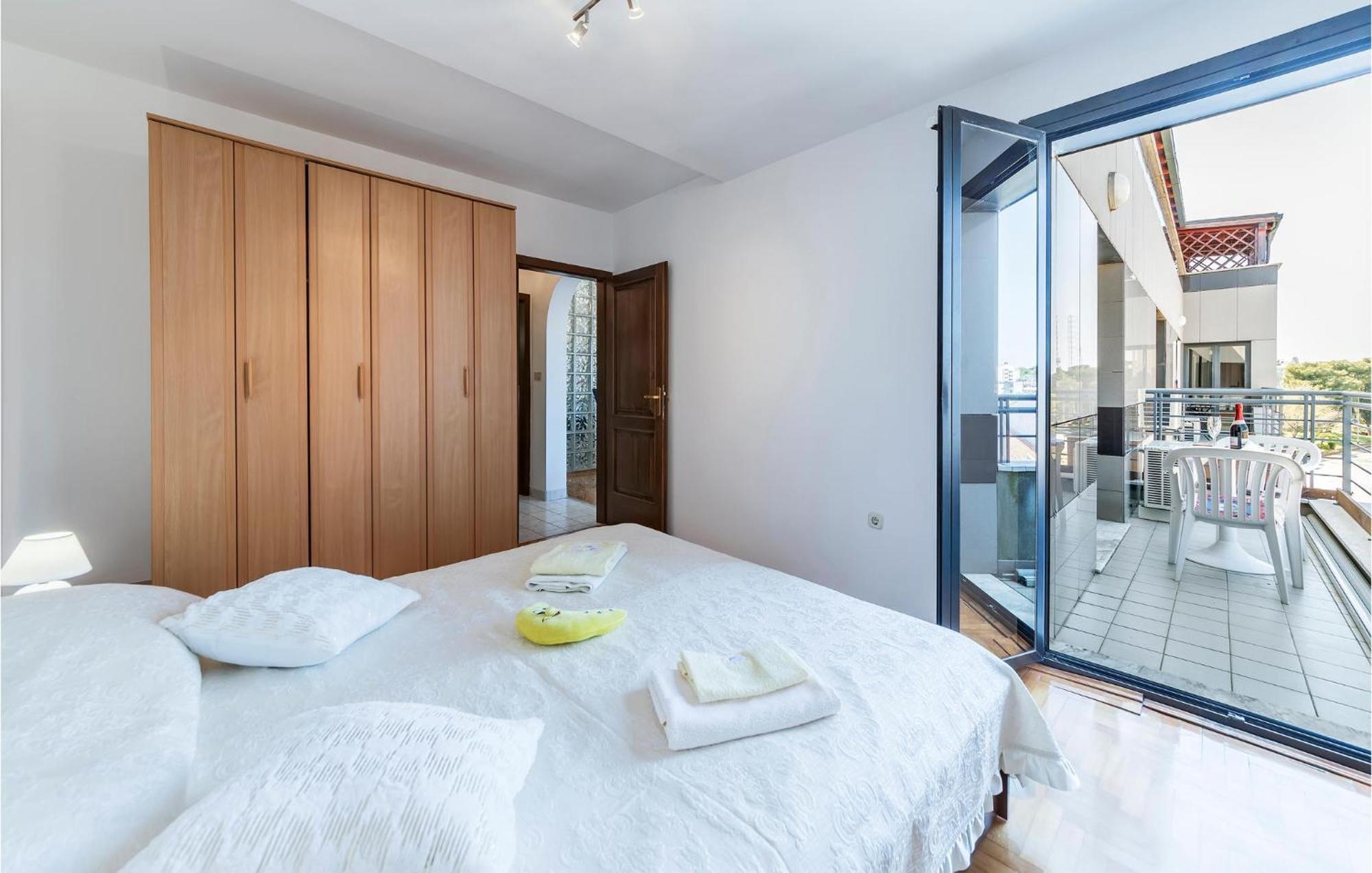 1 Bedroom Beautiful In * Pula